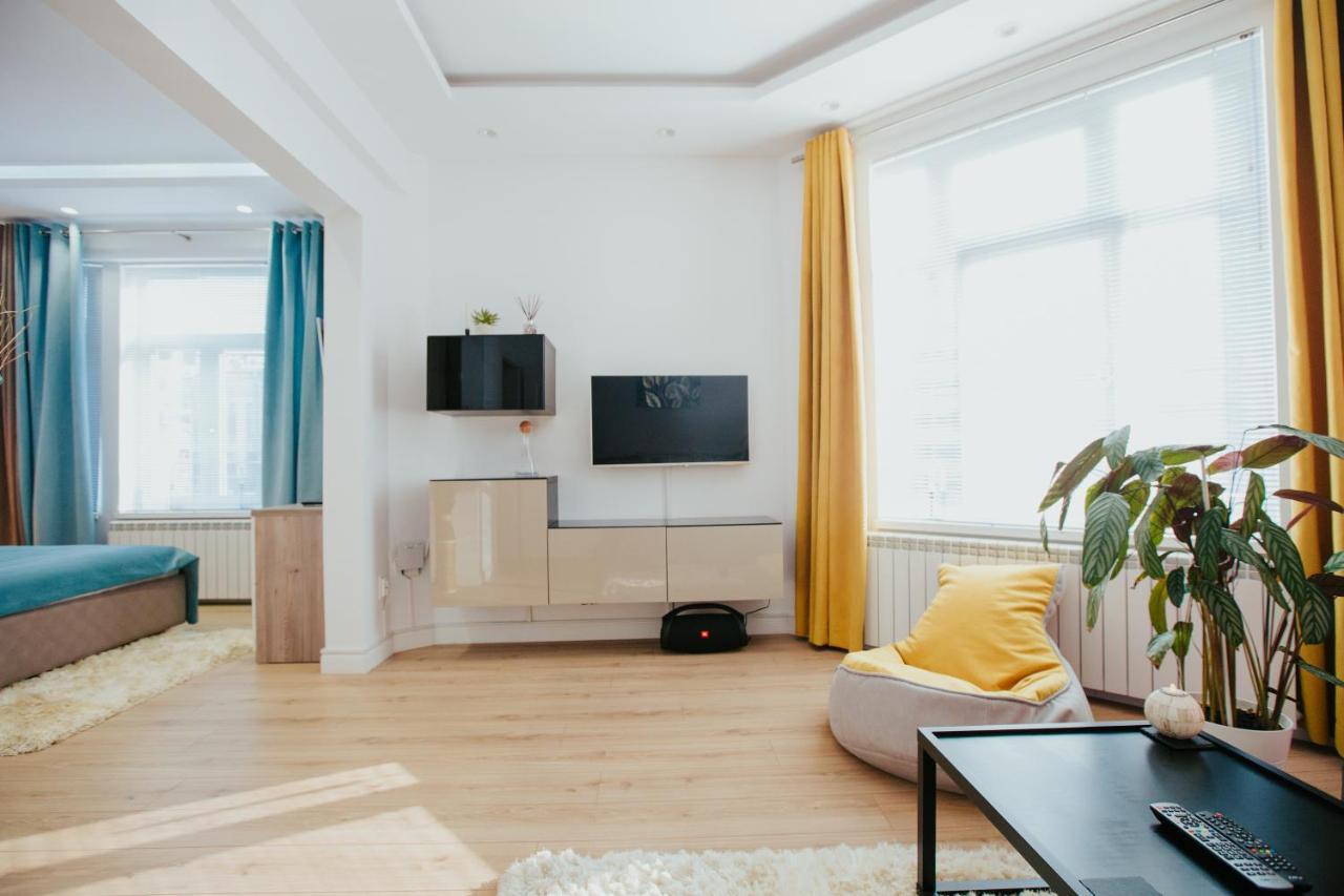 Color Apartments Corneliu Coposu 1A street Bucureşti Exterior foto