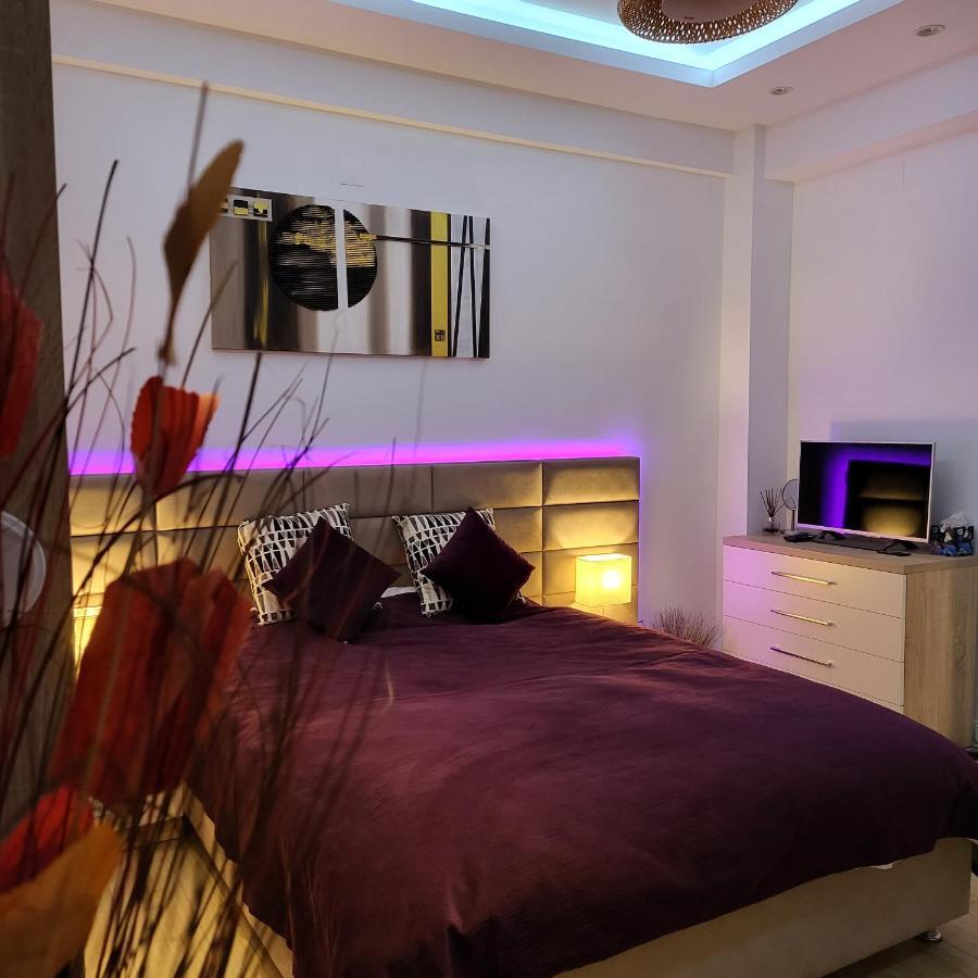 Color Apartments Corneliu Coposu 1A street Bucureşti Exterior foto