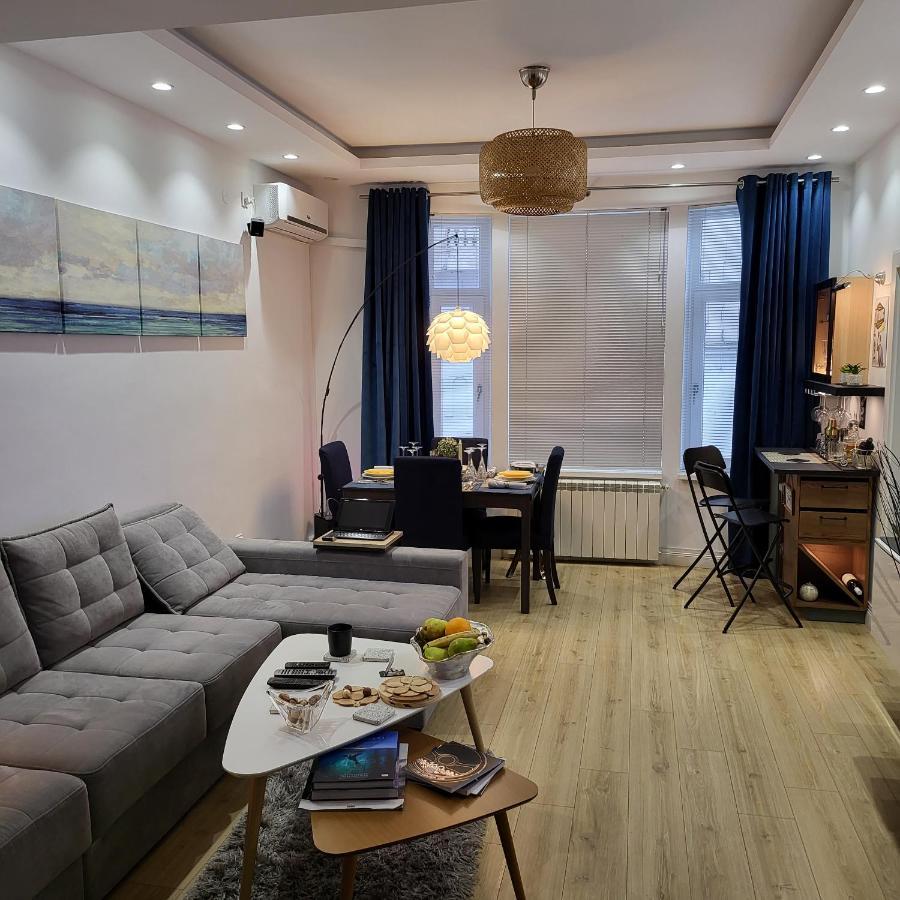 Color Apartments Corneliu Coposu 1A street Bucureşti Exterior foto
